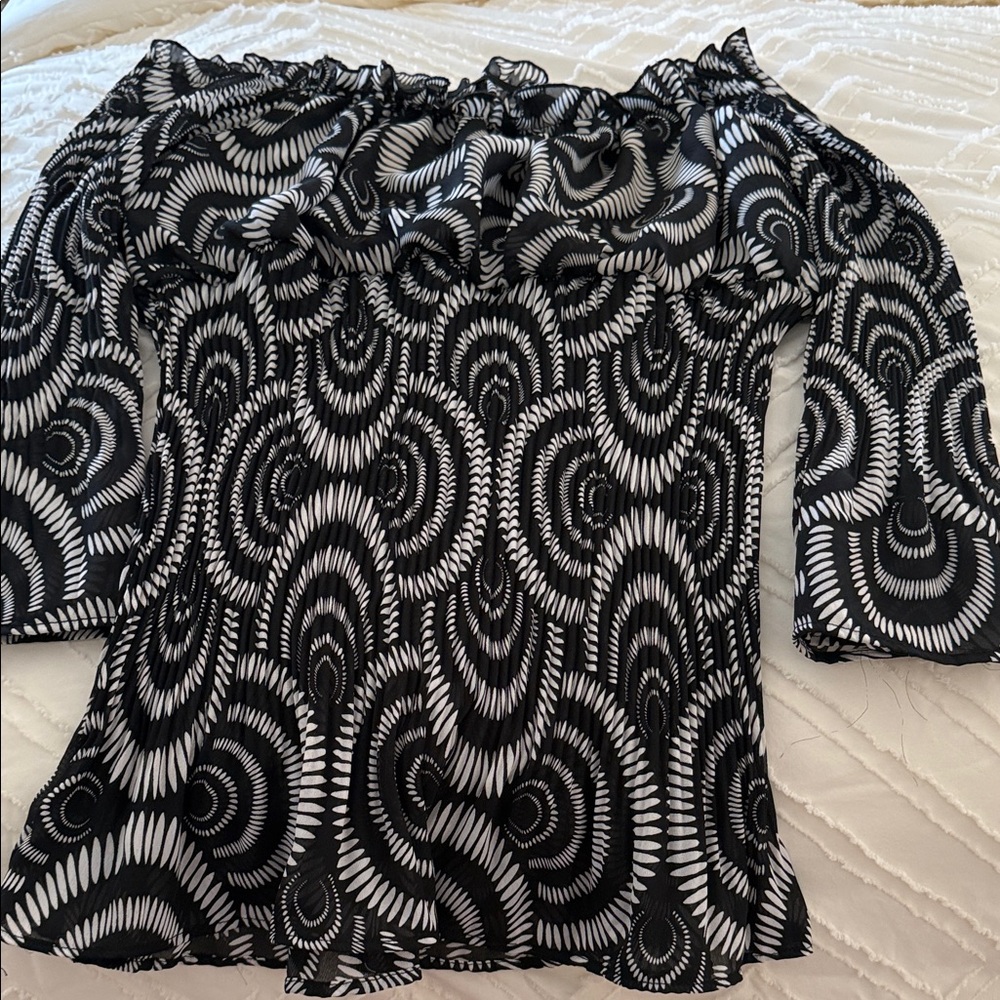 Black and White Patterned Off-Shoulder Top